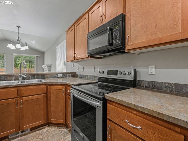 18368 MEADOW Ave, Sandy, OR 97055