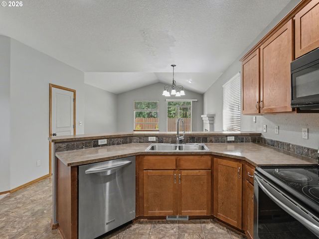 18368 MEADOW Ave, Sandy, OR 97055