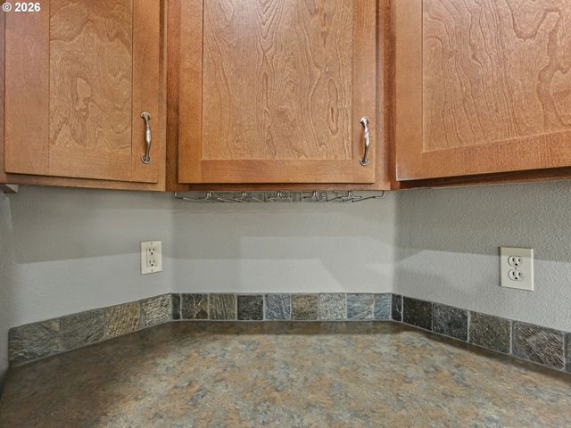 18368 MEADOW Ave, Sandy, OR 97055