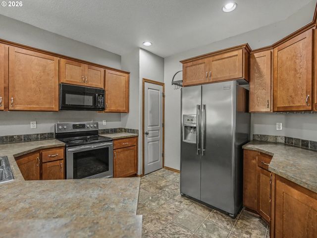 18368 MEADOW Ave, Sandy, OR 97055