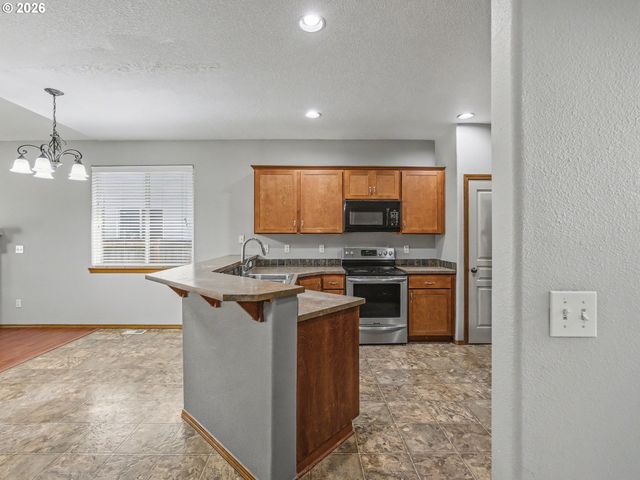 18368 MEADOW Ave, Sandy, OR 97055