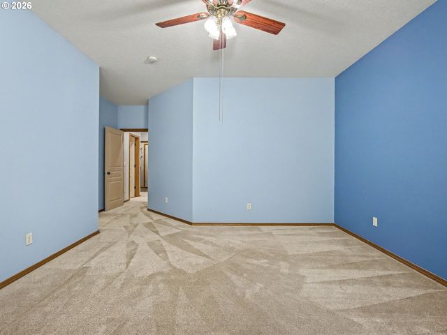 18368 MEADOW Ave, Sandy, OR 97055