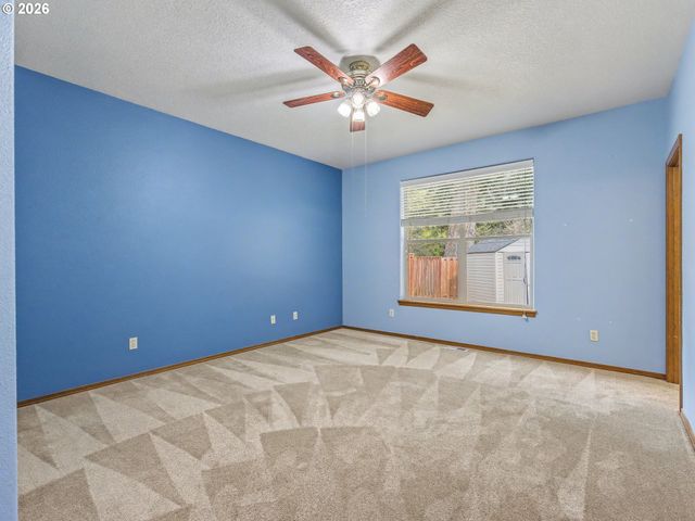 18368 MEADOW Ave, Sandy, OR 97055