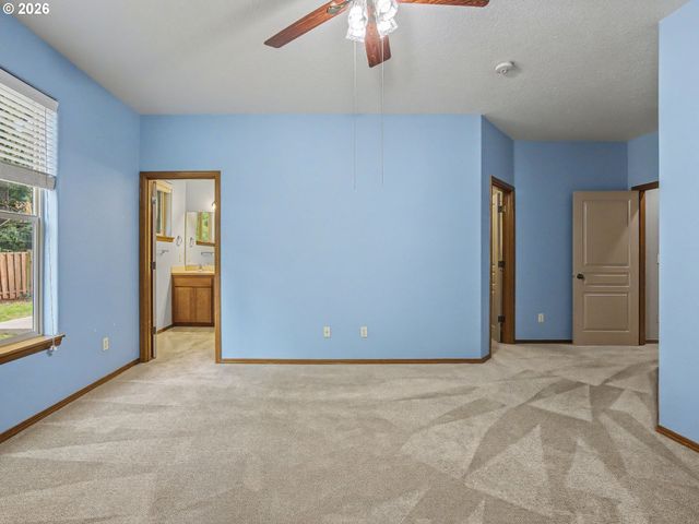 18368 MEADOW Ave, Sandy, OR 97055