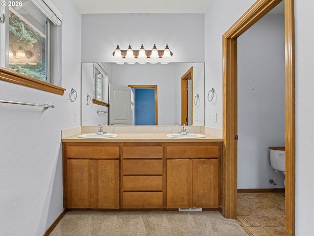 18368 MEADOW Ave, Sandy, OR 97055