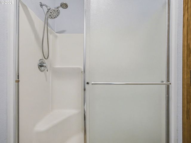 18368 MEADOW Ave, Sandy, OR 97055