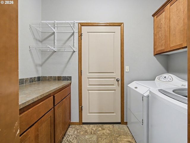 18368 MEADOW Ave, Sandy, OR 97055