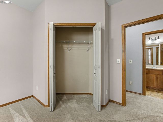 18368 MEADOW Ave, Sandy, OR 97055