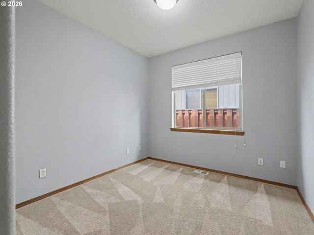 18368 MEADOW Ave, Sandy, OR 97055