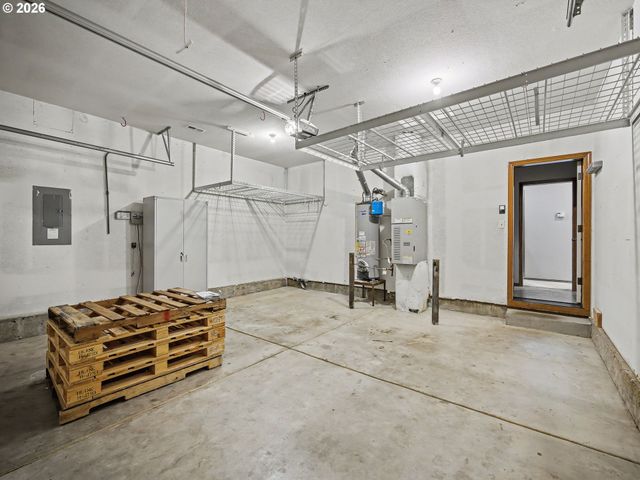 18368 MEADOW Ave, Sandy, OR 97055