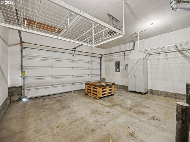 18368 MEADOW Ave, Sandy, OR 97055