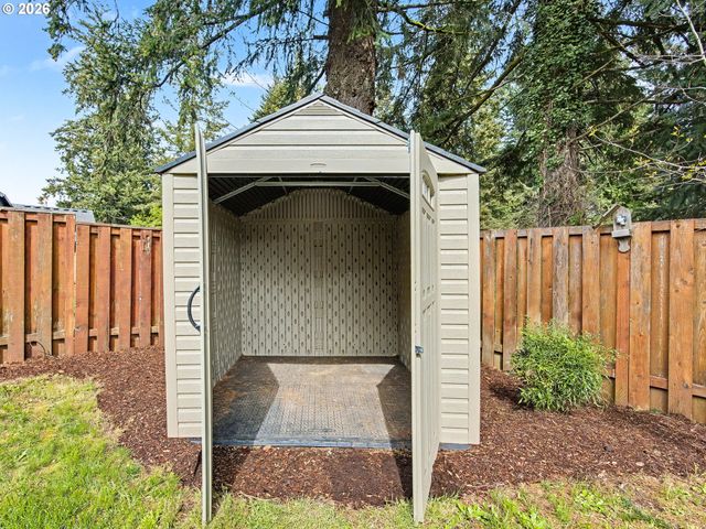 18368 MEADOW Ave, Sandy, OR 97055