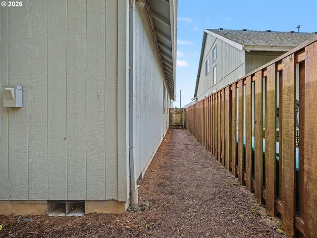 18368 MEADOW Ave, Sandy, OR 97055