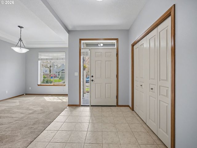 18368 MEADOW Ave, Sandy, OR 97055