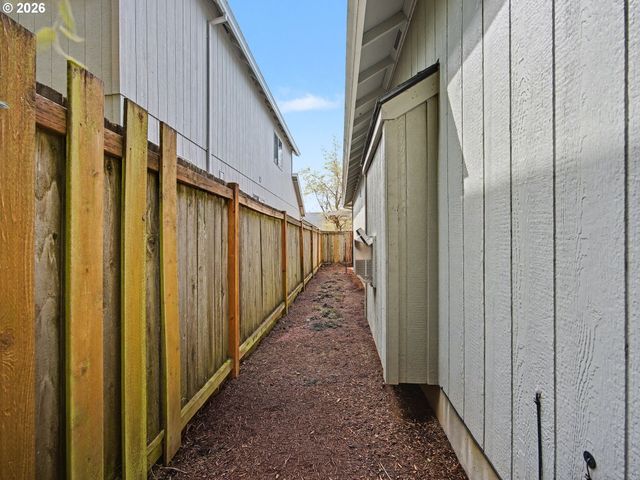 18368 MEADOW Ave, Sandy, OR 97055