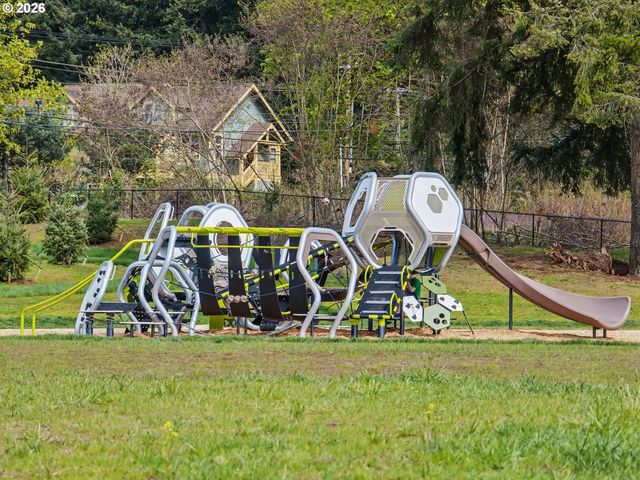 18368 MEADOW Ave, Sandy, OR 97055