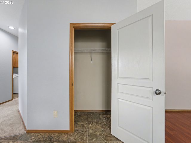 18368 MEADOW Ave, Sandy, OR 97055