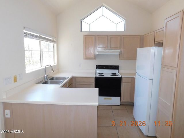 1633 E LAKESIDE Drive 122, Gilbert, AZ 85234