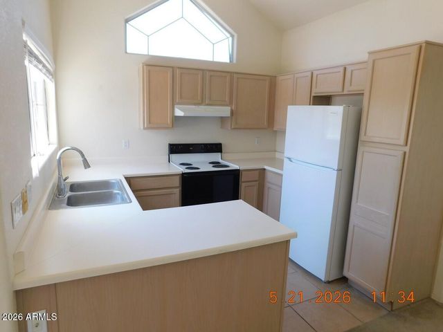 1633 E LAKESIDE Drive 122, Gilbert, AZ 85234