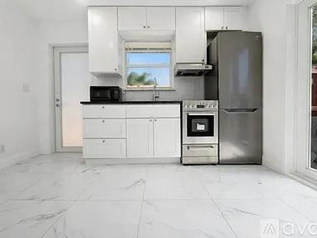 2308 NW 3rd Avenue 4, Wilton Manors, FL 33311