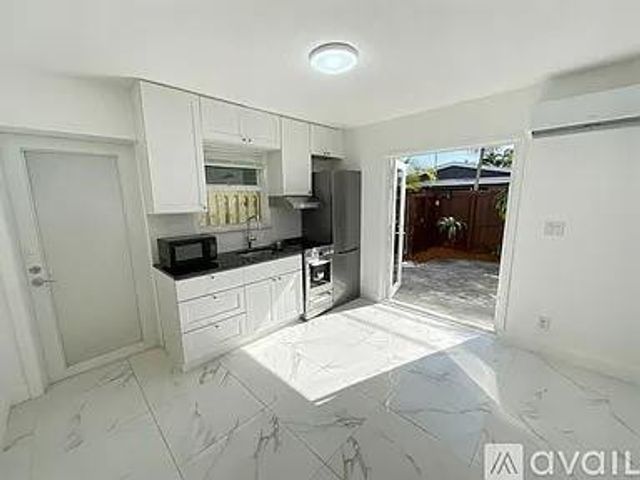 2308 NW 3rd Avenue 4, Wilton Manors, FL 33311