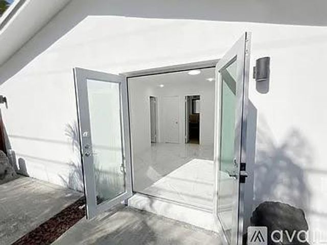 2308 NW 3rd Avenue 4, Wilton Manors, FL 33311