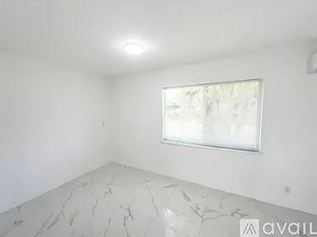 2308 NW 3rd Avenue 4, Wilton Manors, FL 33311