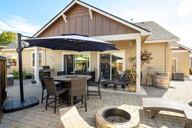 2035 Rabun Way, Central Point, OR 97502