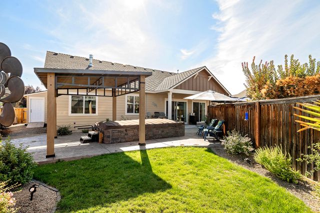 2035 Rabun Way, Central Point, OR 97502