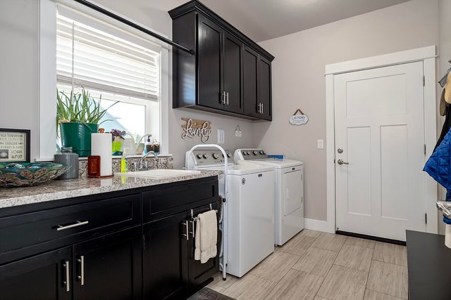 2035 Rabun Way, Central Point, OR 97502