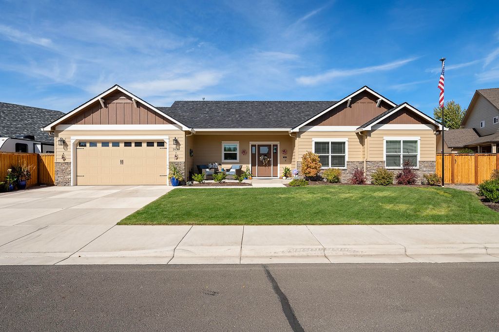 2035 Rabun Way, Central Point, OR 97502