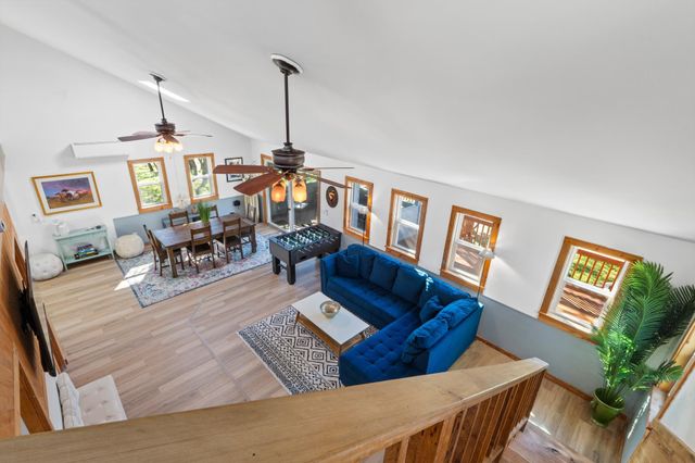 205 Shadows DR, Spicewood, TX 78669