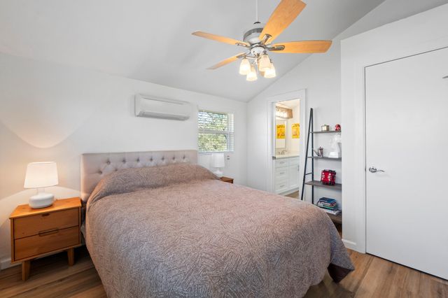 205 Shadows DR, Spicewood, TX 78669