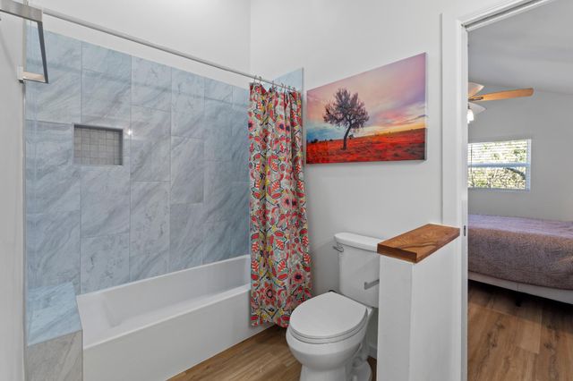 205 Shadows DR, Spicewood, TX 78669