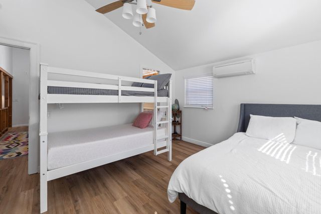 205 Shadows DR, Spicewood, TX 78669