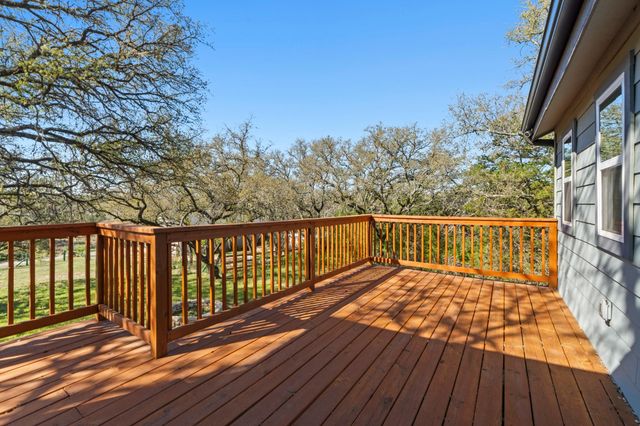 205 Shadows DR, Spicewood, TX 78669
