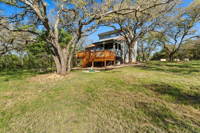 205 Shadows DR, Spicewood, TX 78669