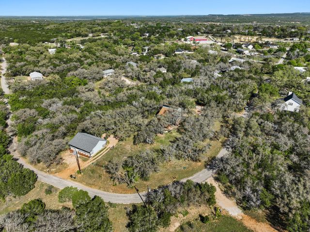 205 Shadows DR, Spicewood, TX 78669