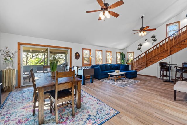 205 Shadows DR, Spicewood, TX 78669