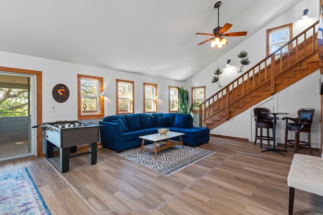 205 Shadows DR, Spicewood, TX 78669