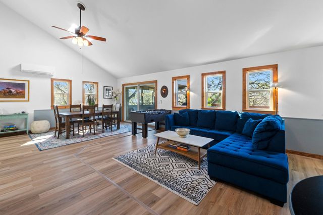 205 Shadows DR, Spicewood, TX 78669