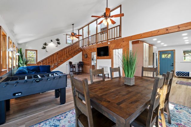 205 Shadows DR, Spicewood, TX 78669