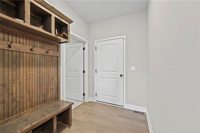 814 NW Hickory Ridge Drive, Grain Valley, MO 64029