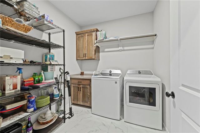 814 NW Hickory Ridge Drive, Grain Valley, MO 64029