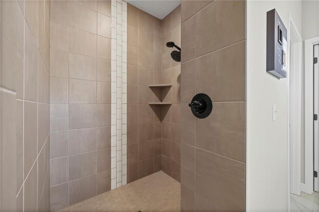 814 NW Hickory Ridge Drive, Grain Valley, MO 64029