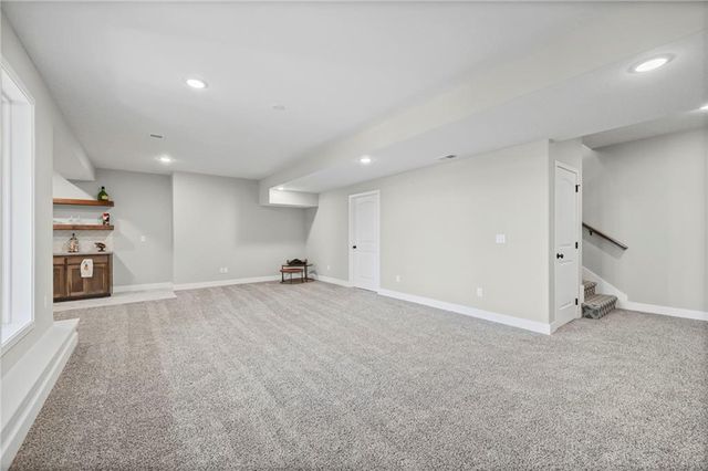 814 NW Hickory Ridge Drive, Grain Valley, MO 64029