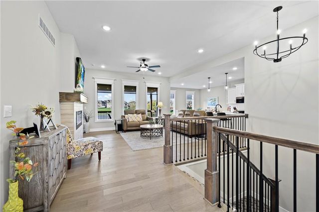 814 NW Hickory Ridge Drive, Grain Valley, MO 64029