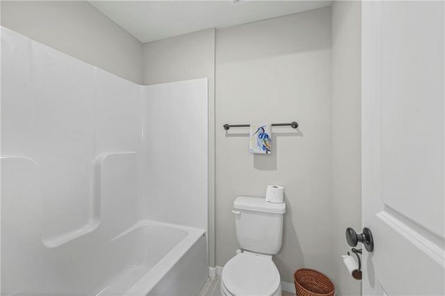 814 NW Hickory Ridge Drive, Grain Valley, MO 64029