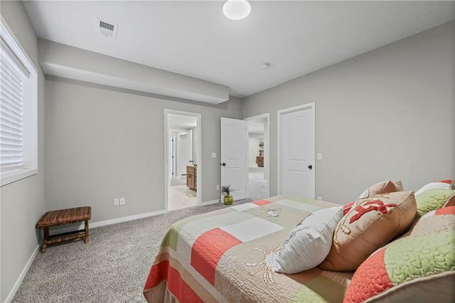 814 NW Hickory Ridge Drive, Grain Valley, MO 64029