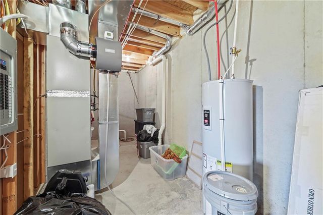 814 NW Hickory Ridge Drive, Grain Valley, MO 64029